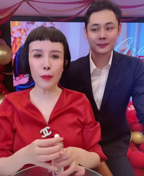不管怎样,孙书梅与尹海波这一路走来非常不容易,18年终于迎来了迟到