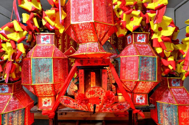 樟村板灯旋起来