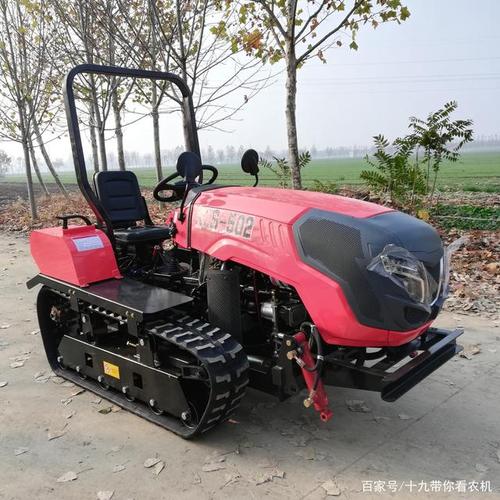 履带式拖拉机