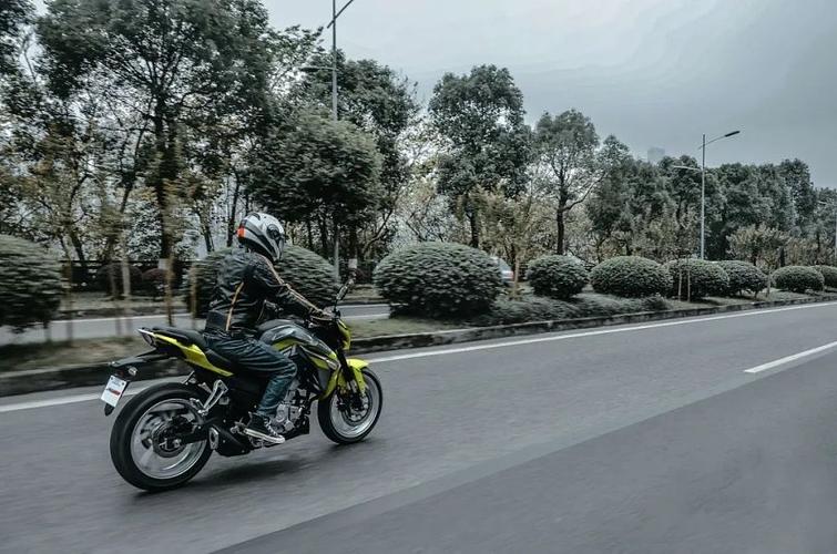 摩信网车评 | "鲜肉"街跑再进化——力帆kps250评测