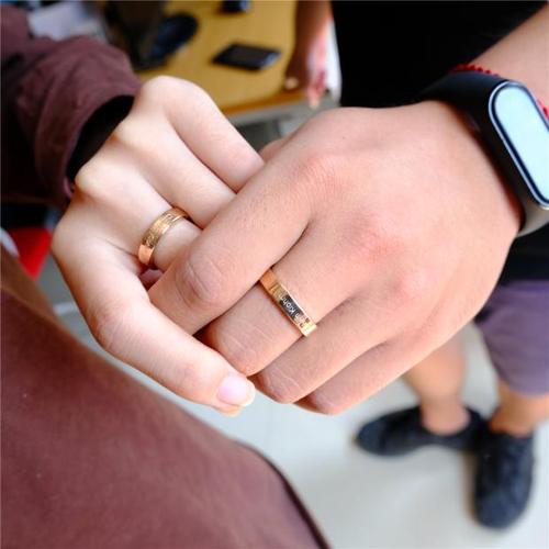 小ck戒指情侣对戒男女一对香港正品colwim kiohm素圈官网指环手饰