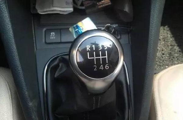 手动挡汽车档位介绍?