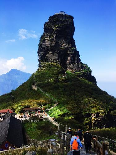 梵净山金顶,是武陵山脉的最高峰,又叫红云金顶,因其晨间常见红云瑞气