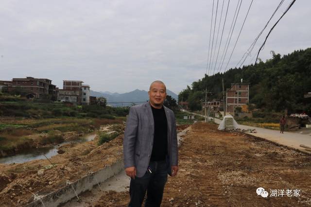 湖洋镇玉柱村群众自筹资金对美瑶角落村道进行拓宽改建!