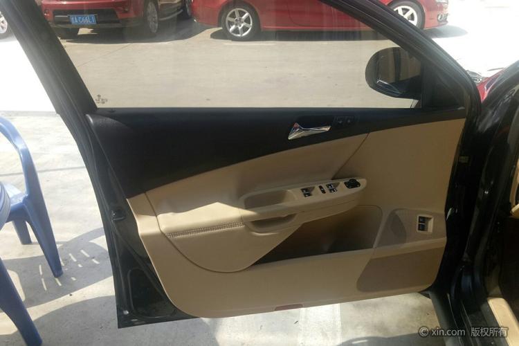 大众迈腾左前门板