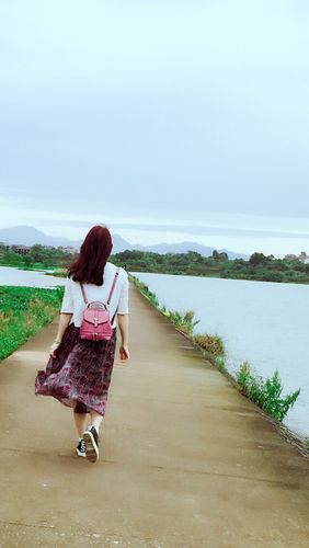 远处的是风景,近处的才是人生.