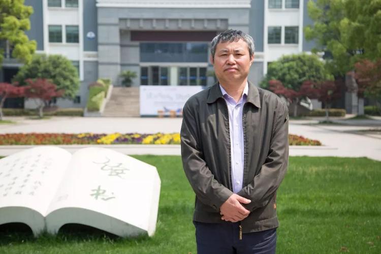 是发生在他身边的—— 来自 常州高级中学的校长——史品南