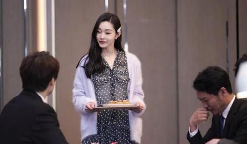 女性宋轶新剧宣传,却引来网友质疑