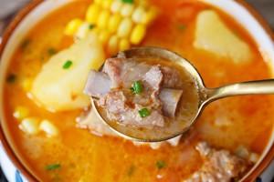 番茄玉米排骨汤,浓浓番茄味,清清排骨香,完美搭配_土豆