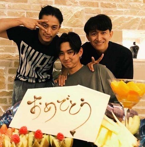 我觉得横滨流星眉眼间很像松田翔太