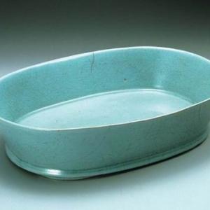 天青釉瓷器又名雨过天青,是一种幽淡隽永的高温兰色釉,我国古代陶