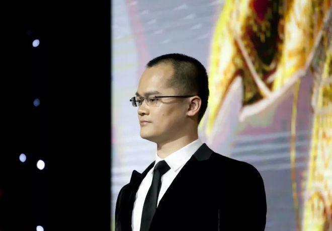 王兴的创业路太不容易了十个销售跑了四个靠攒钱扛过千团大战
