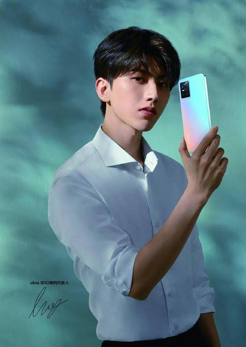 周五双倍快乐来袭 蔡徐坤vivo帅气新图公开