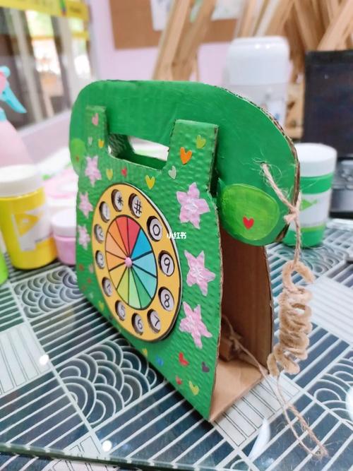 手工电话机_电话机_手工制作_麻绳_丙烯_水彩笔_颜料