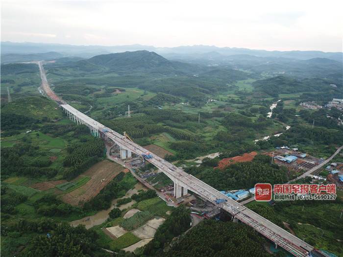 广西大浦高速平陆运河特大桥合龙,预计年底通车