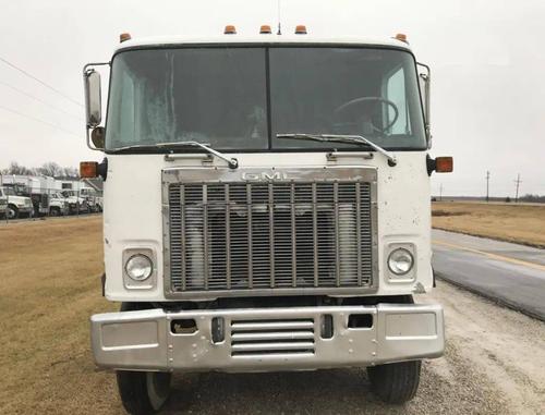 gmc astro 9500平头卡车 采用了眼镜式仪表盘