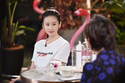 让人哭笑不得,但这些都在看到"小月亮"的那一刻变成了感动满足幸福,也