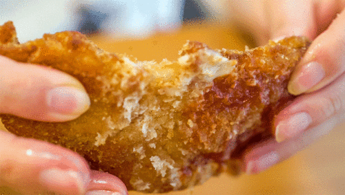 这个炸鸡的品质完全不输韩料店,外酥里嫩,还浸润着汁水,入口咸香十足