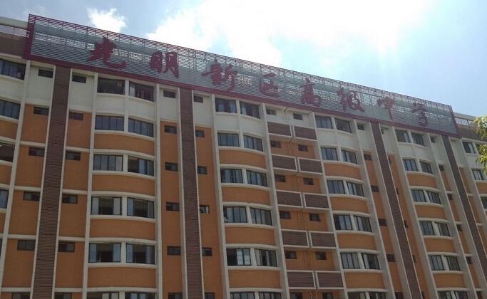 广东省深圳市宝安区新围路5号  标签: 中学 学校 高中 教育  光明