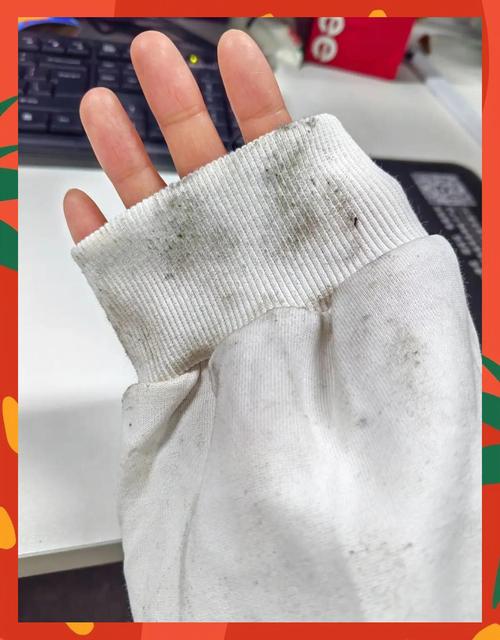 白色卫衣脏了?试试这个简单方法!