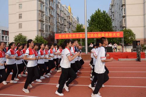 郑州新奇中学总校长袁新民,初中部教学校长韩银才,行政校长程旭以及