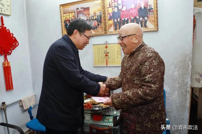 杨建琦春节前夕走访慰问市公安局离休老干部组图