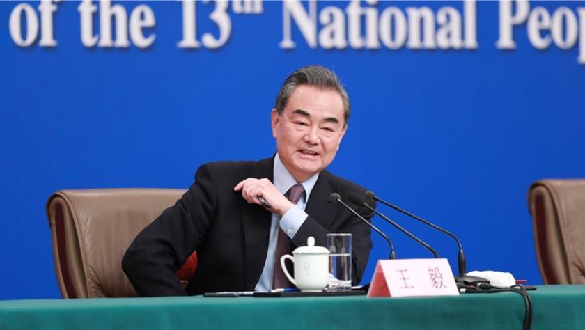 国务委员兼外交部长王毅正在回答记者提问