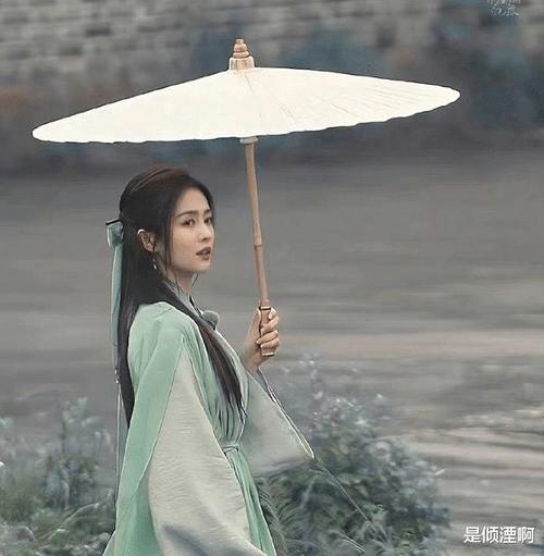 白鹿奔跑吧绿衣造型梦回周生如故和杨颖同框cp感十足