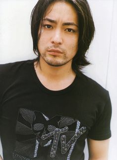 1  采集 【山田孝之】 这家伙的奇怪之处在于,短发像女孩,长发却极有