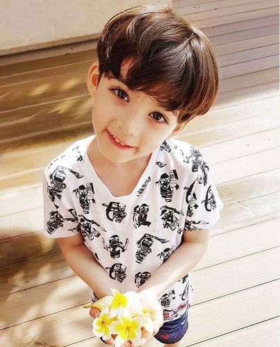 这位混血男孩爆红ins拥有逆天长睫毛简直比女孩还漂亮