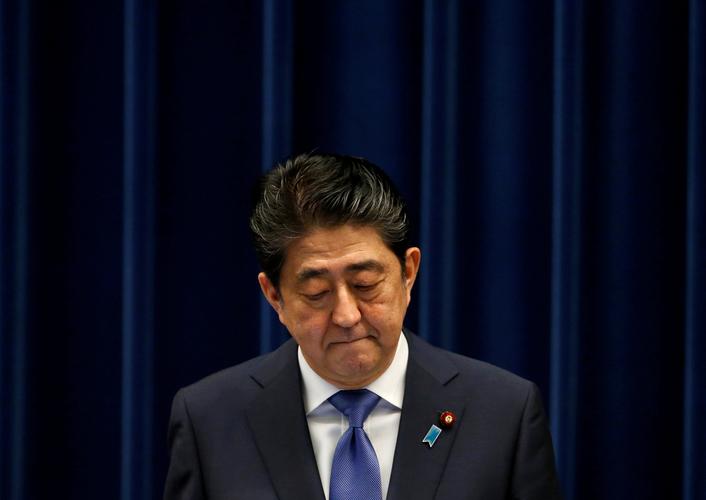 安倍晋三因健康问题计划辞职,结束史上最长首相任期