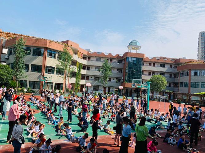 让数学在你的指尖"跳动"—红湖路小学第三届数学游戏节之玩转汉诺塔