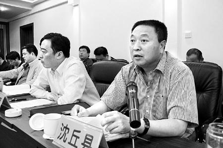 沈丘县委常委,县委政法委书记朱在红作发言