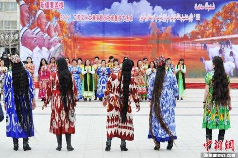 2012年新疆喀什市麦盖提县长辫子比赛