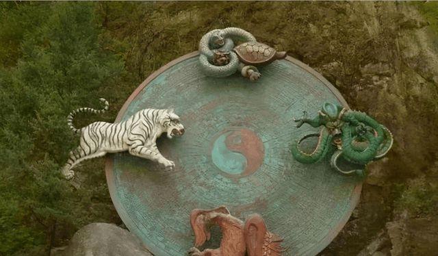 它们分别是青龙,白虎,朱雀,玄武,其实它们并不是神兽,而是上古神明
