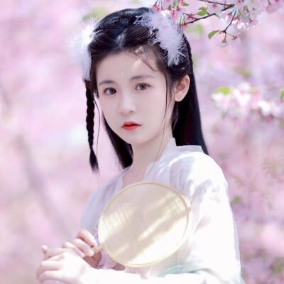 白衣气质古装女生头像