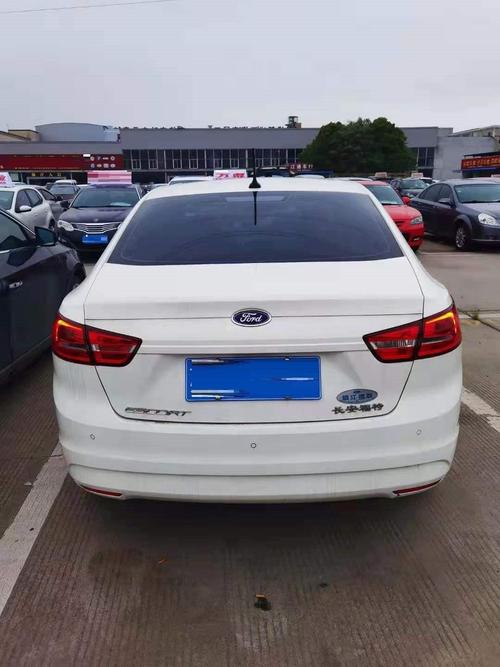 福克斯和福睿斯哪个好15款福克斯二手车怎么样啊