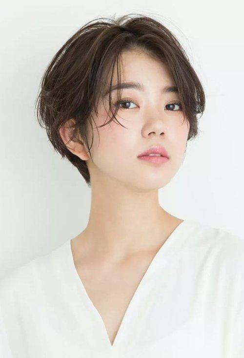 首页 玩发型 短头发 文艺女青年短头发发造型 小脸女生适合的短发赏析
