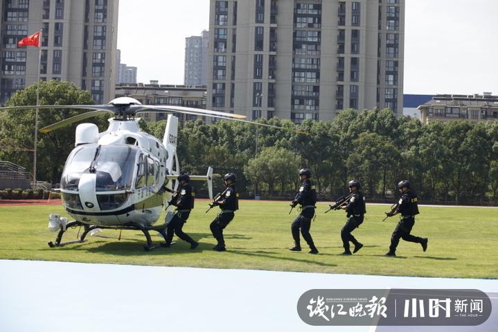 飒!刚刚,宁波公安警航队正式亮相,承担应急救援和公安警务