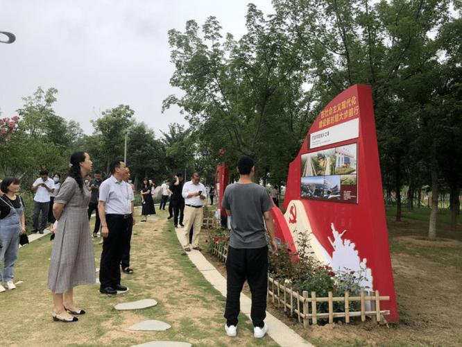 牢记使命"活动要求,荥阳市卫健委机关60余名党员到荥阳市党建主题公园