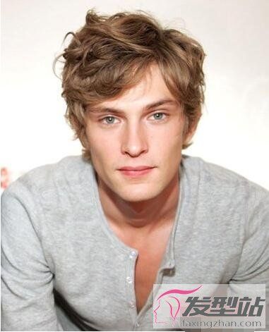男生自然卷适合什么发型利用天生优势变身帅气男神