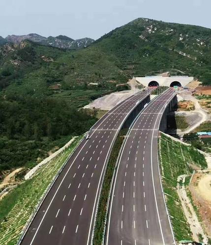 山东滨莱高速路面技术支持工作出色完成
