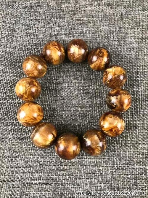 海柳手串12颗,纯手工制作,保桨自然,色泽均匀,品相完整