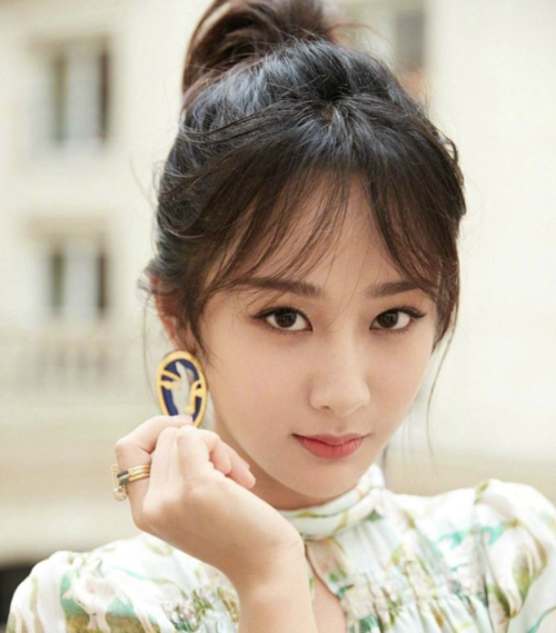 热巴丸子头"清纯",杨紫丸子头"可爱",看到赵丽颖后:爱