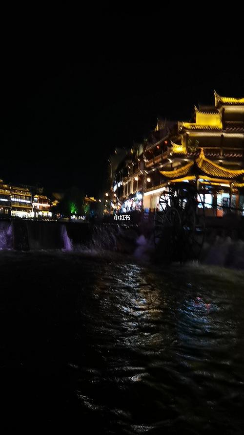 凤凰古城得天独厚的美游览一天的感受_凤凰古城_虾饼