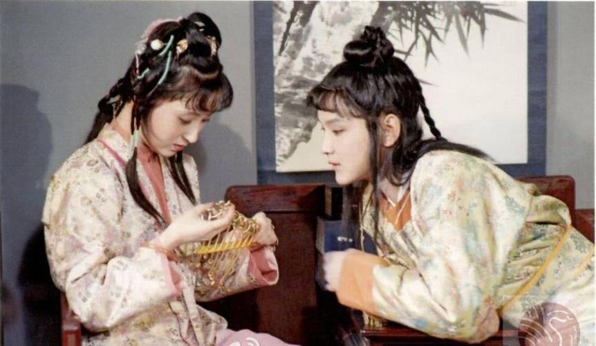 贾宝玉对林黛玉动手动脚黛玉的奶妈第一次没管为何第二次管了