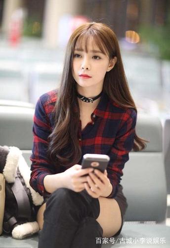 沈梦辰沙滩比基尼大长腿强势吸睛网友平日疯癫的姑娘这么美