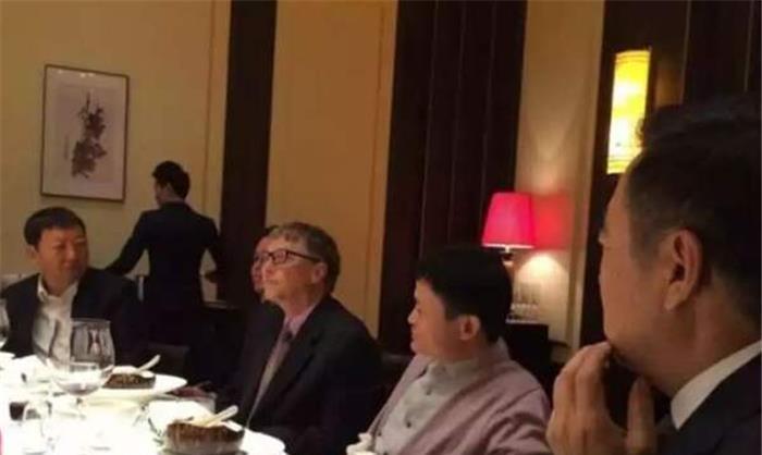 马云请世界首富比尔盖茨吃饭,花了多少钱?吃的啥?答案