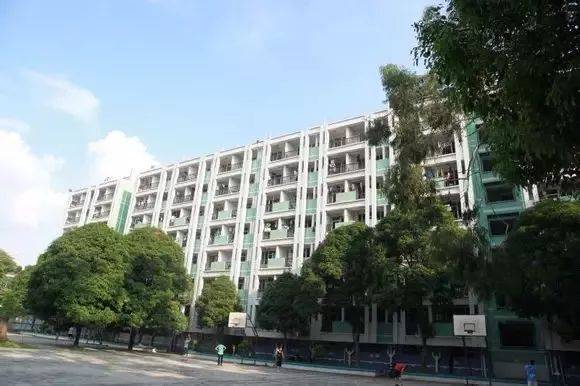 广西财经学院 "菜园"本部——明秀校区 学生个个都是人才 要么住在"