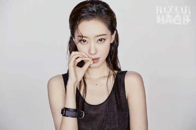 张小斐唯美照片流出秀火辣身材颜值一如既往的高